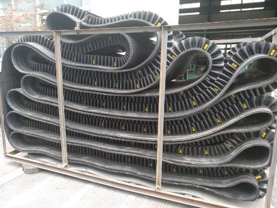 Cao su chống trượt EP800 4 lớp đai Sidewall, hệ thống băng tải di động