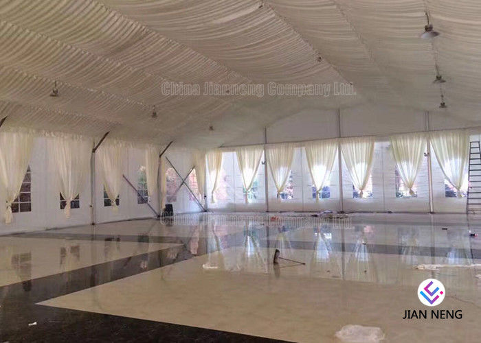 Marquee sang trọng bên ngoài Lều cưới với màn cửa đầy màu sắc cho các bữa tiệc sự kiện