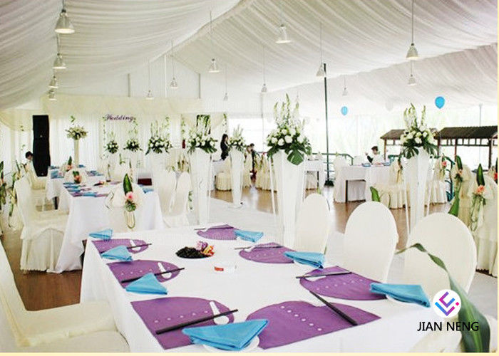 Marquee sang trọng bên ngoài Lều cưới với màn cửa đầy màu sắc cho các bữa tiệc sự kiện